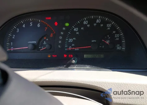 2004 Toyota Camry Le z USA, uszkodzony, nr VIN 4T1BE32K94U292915